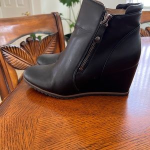 Naturalizer Booties Size 9